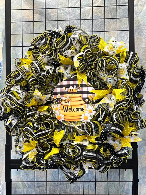 Bee Welcome Wreath